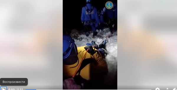 Корона чокусунда калган эки туристке жардам көрсөтүлдү