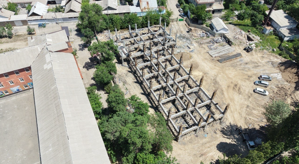 Манас шаарындагы мектепке 375 орундуу жаңы корпус курулууда