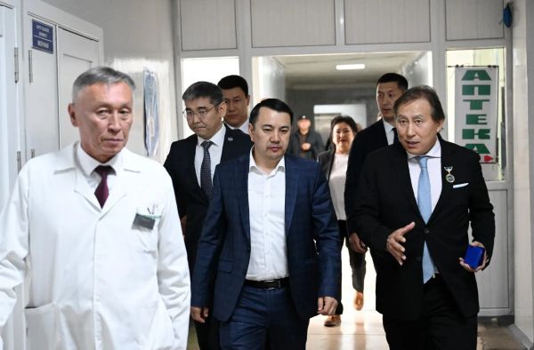 Марлен Маматалиев Улуттук хирургия борборундагы көйгөйлөр менен таанышты