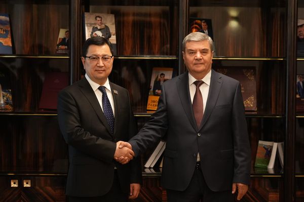 Кыргызстан менен Тажикстан соода жүгүртүүнү 500 млн долларга жеткирүүнү көздөөдө