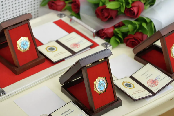 Президент көп балалуу энелерди сыйлады