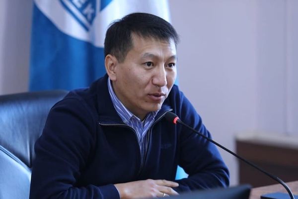 Максат Алымбековго  мандат тапшырылды