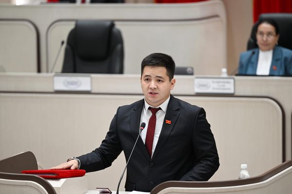 Темирлан Айтиев мандатын тапшыруу боюнча арыз жазды