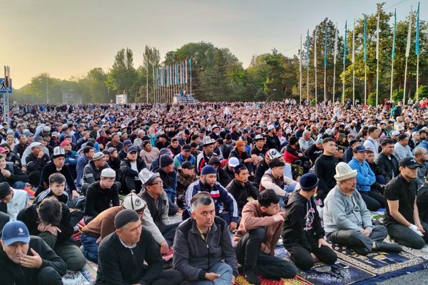 Айт намазы эски аянтта окулат
