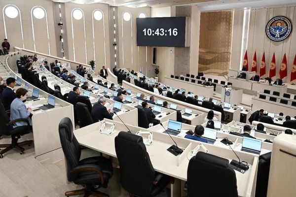Телефон тыңшоо мыйзамы парламентте биринчи окууда колдоо тапты