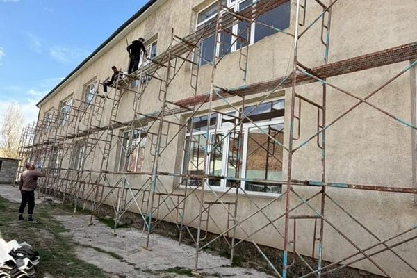 Нарында 46 жылдан бери оңдолбогон бала бакча жасалууда