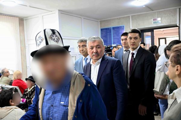 Адылбек Касымалиев Улуттук онкология жана гематология борборун күтүүсүз текшерди