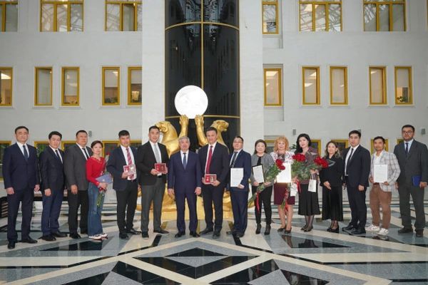 ELQR системасын түзүүгө салымын кошкон айрым адистер сыйланды