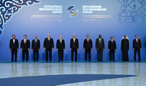 Садыр Жапаров Евразия экономикалык форумунун ишине катышты