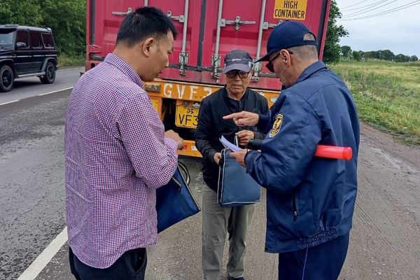 Мыйзам бузган жүк ташуучу унаалардан 928 миң сом айып пул өндүрүлдү