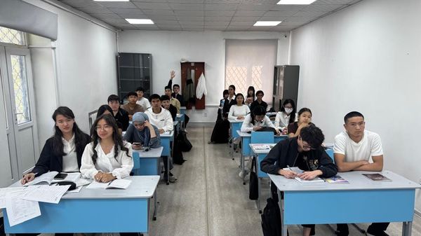 Кыргызстанда ЖОЖдор менен колледждерде окуу акысы көтөрүлбөйт