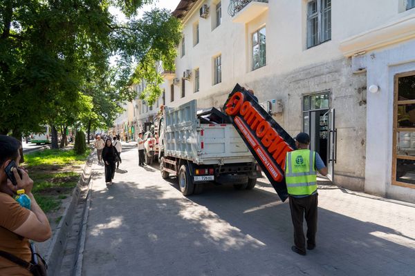 Бишкекте дизайн-кодго туура келбеген жарнамалар алынууда