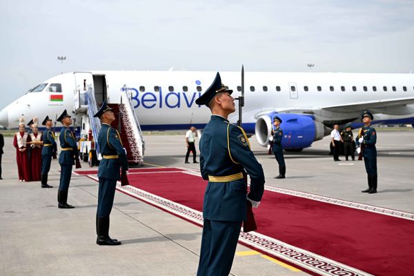 Александр Турчин расмий сапары менен Бишкекке келди