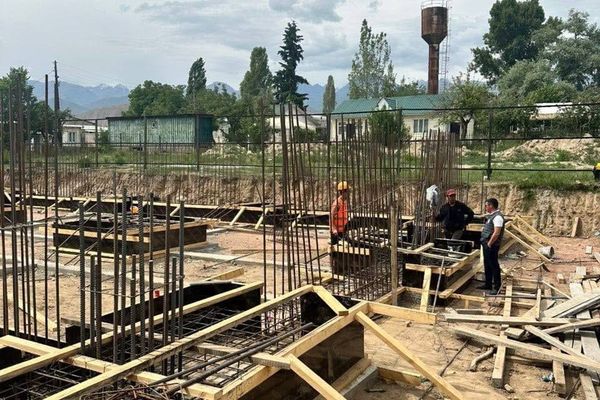 Мыйзамсыз курулуш жүргүзгөн ишканаларга 1 млн сомдон ашык айып пул салынды
