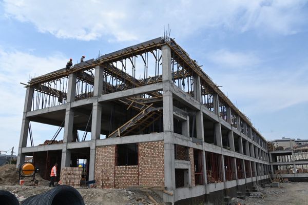 Бишкекте курулуп жаткан мектептер текшерилди