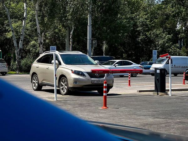 Алгачкы эки саатка 50 сом: унаа токтотуунун жаңы системасы сыноодон өтөт