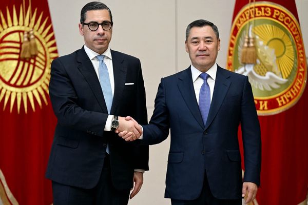 Садыр Жапаров Кипрдын тышкы иштер министрин кабыл алды