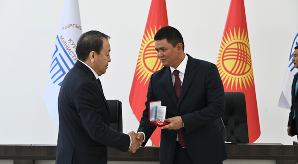 Куруучулар күнүнө карата тармактын алдыңкы өкүлдөрү сыйланды