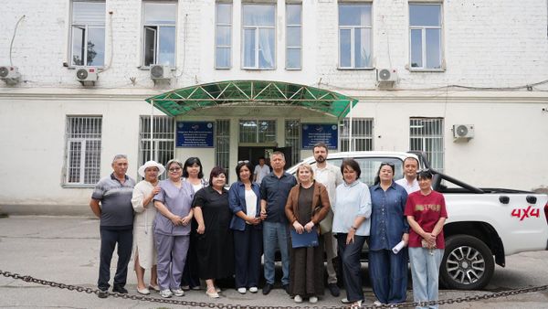 Психиатрия жана наркология борборуна аймактарга дары жеткирүү үчүн унаа берилди