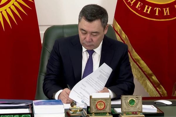 "Климаттык иш жөнүндө" мыйзамга кол коюлду
