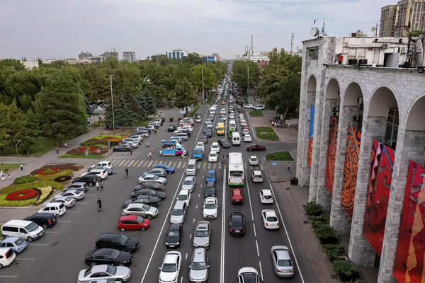 Бишкекте унаа айдоого чектөө киргизүү сунушталууда