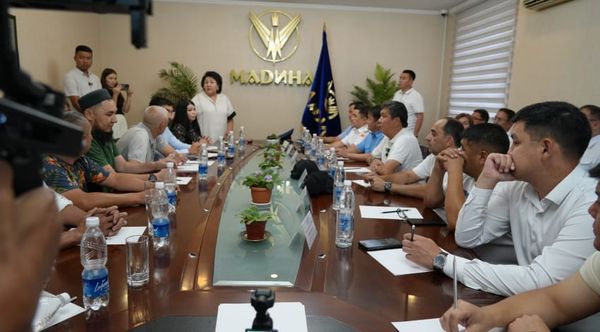 Бишкек мэри "Мадина" базарынын соодагерлери менен жолукту