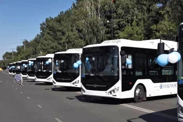 Токмок шаарына 10 жаңы автобус сатылып алынды
