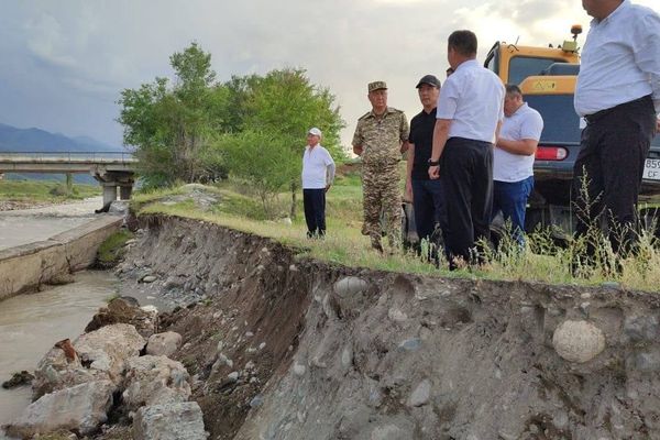 Чоң-Кемин дарыясынын жээгин суу жеп, бекемдөө иштери жүргүзүлүүдө