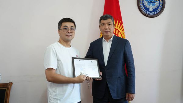 Бишкекте 6 жаранга муниципалдык батирлердин ачкычтары тапшырылды