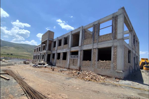 Кара-Кулжанын Ылай-Талаа айылына 124 млн сомго мектеп курулууда