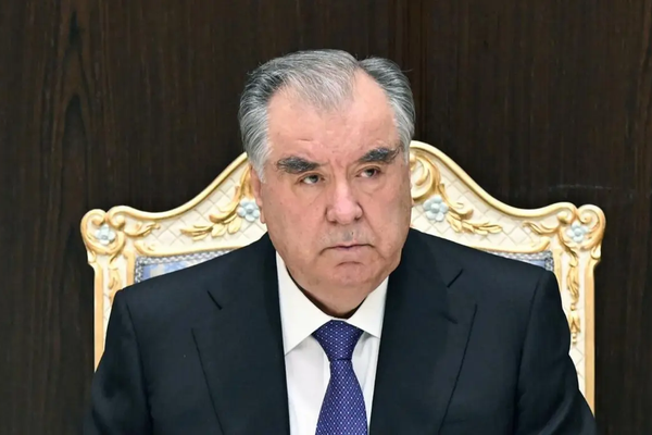 Эмомали Рахмон Борбор Азияда биргелешкен мунай заводун курууну сунуштады