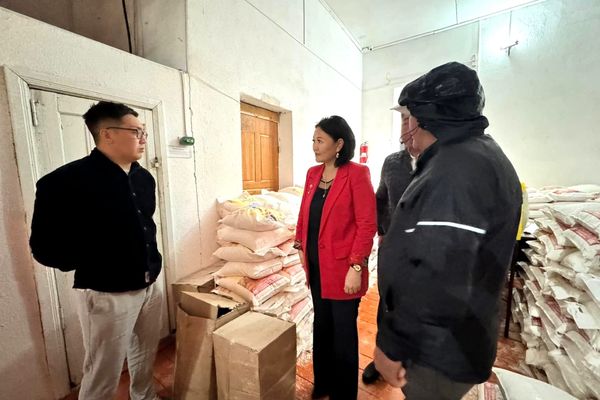 Нарында 200 үй-бүлөгө ун, өсүмдүк майы жана башка азыктар берилди