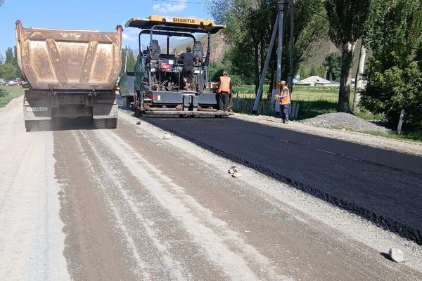 Нарын – Оруктам жолуна асфальт төшөлүүдө
