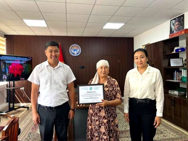 Ызар айылында өрттөн зыянга учураган үй үчүн 45 миң 728 сом берилди
