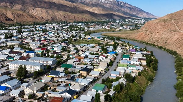 Нарында 24 млн сомдук долбоор: тротуарлар жана арыктар курулууда