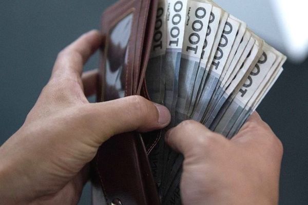 Кыргызстанда орточо айлык 53 миң 759 сомду түзөт