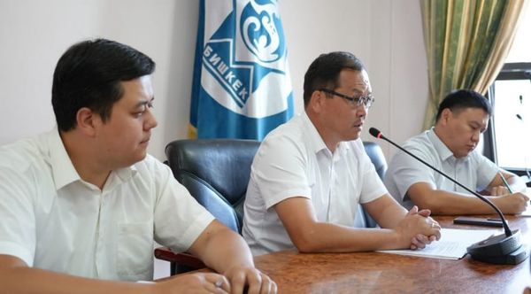 Мэрия: Бишкекте ишкерлерден мыйзамсыз акча талап кылгандарга чара көрүлөт