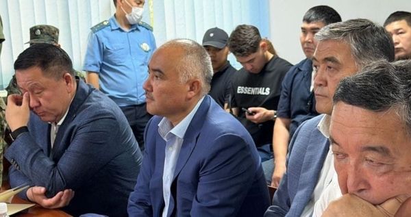 Айыптоочулар Ташиев баш болгон саясатчыларга катаал жаза берүүнү суранды