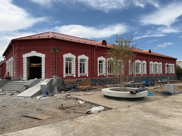 Нурдан Орунтаев Караколдогу тарыхый музейдин оңдоп-түзөө иштерин текшерди