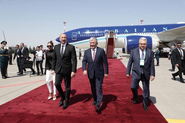 Азербайжандын президенти Илхам Алиев Кыргызстанга келди