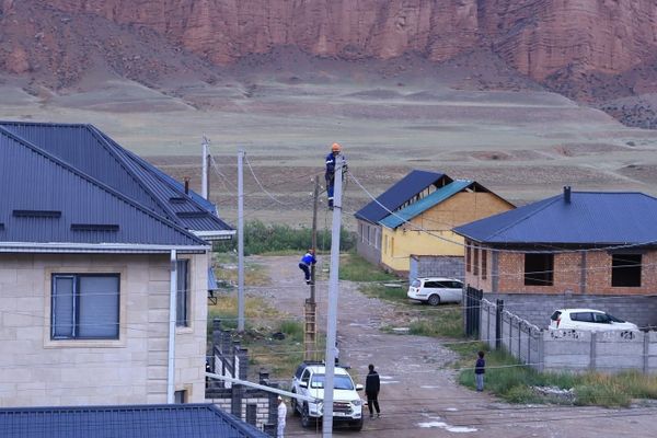 Нарындагы эки конушка 3,5 млн сомго мамылар орнотулуп, аба чубалгылары тартылды