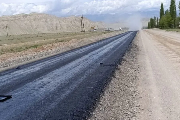 Нарын – Баетов жолуна асфальт төшөлүүдө
