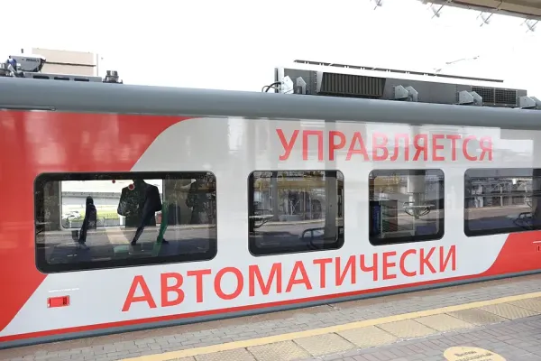 Россияда айдоочусу жок поезд сыноодон өтүп жатат