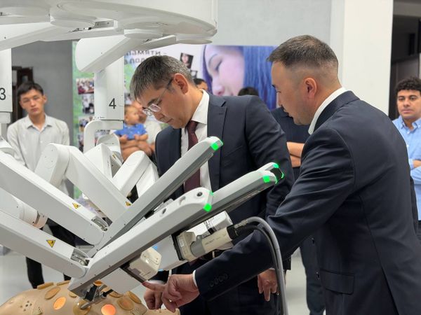 Өлкөдө алгачкы роботтоштурулган хирургиялык система тааныштырылды