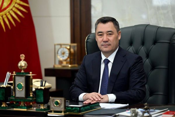 Садыр Жапаров кыргызстандыктарды Билим күнү менен куттуктады