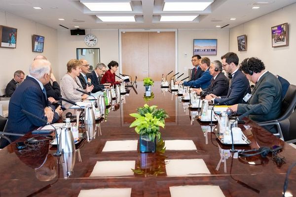 Улуттук банктын төрагасы ЭВФтин брифингине катышты