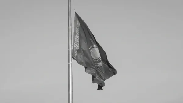 Садыр Жапаров Казакстандын президентине көңүл айтты