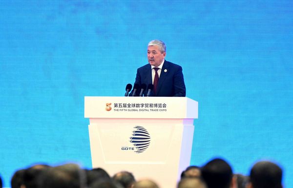 Адылбек Касымалиев Ханчжоуда Дүйнөлүк санариптик соода көргөзмөсүнүн ачылышына катышты