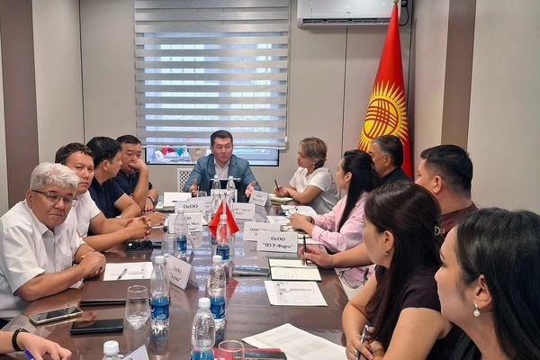 "Кыргызфармация" ата мекендик өндүрүүчүлөр менен кызматташууну күчөтөт