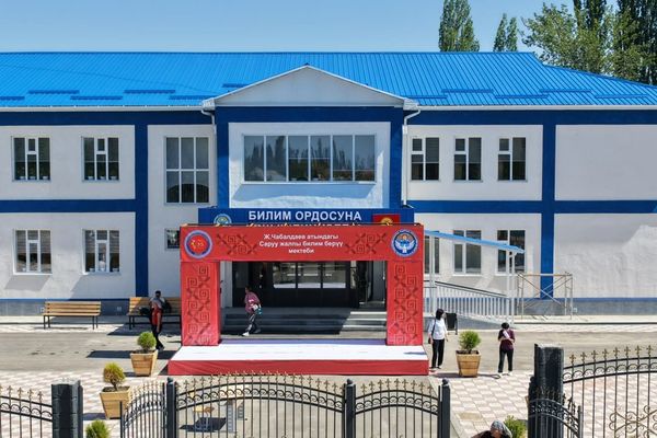 Жети-Өгүздө 226 млн сомдук жаңы мектеп курулуп бүттү